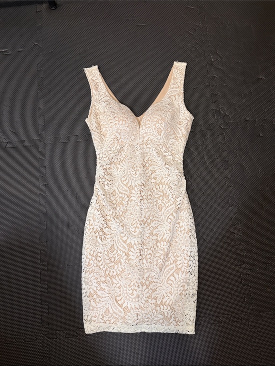 Windsor Dresses & Skirts - Windsor Lace V-Neck Mini Dress in Ivory